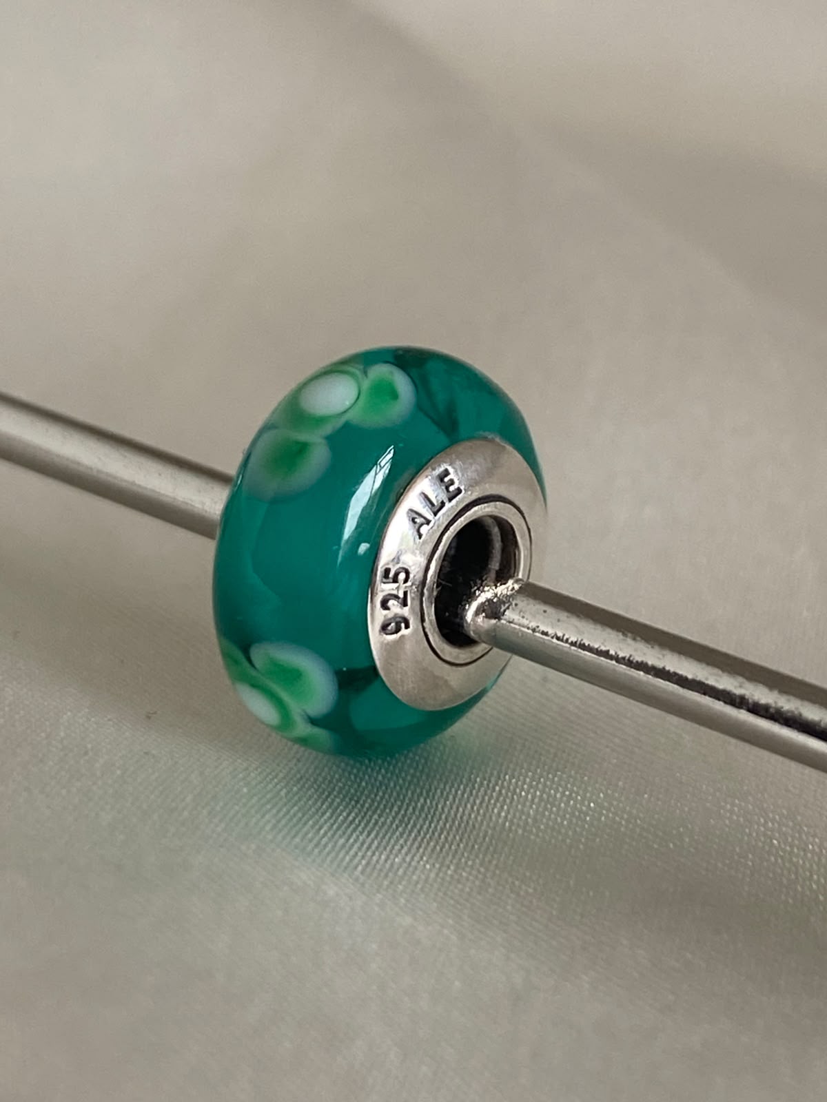 Pre-owned Pandora Teal "Flowers for You" Murano glass charm, 790649 Sterling Silver
