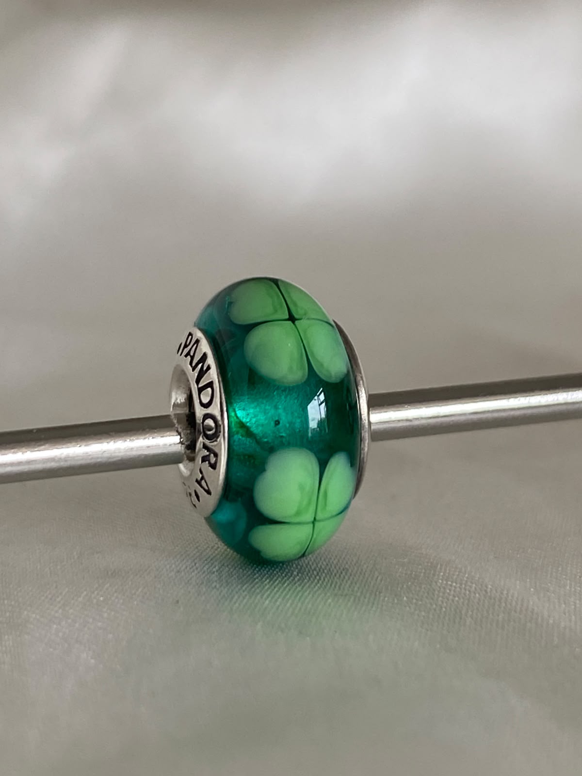 Pre-owned Pandora "Kiss Me, I'm Irish" Four-Leaf Clover Murano Glass Charm, 790927, Sterling Silver