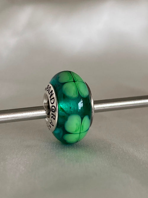 Pre-owned Pandora "Kiss Me, I'm Irish" Four-Leaf Clover Murano Glass Charm, 790927, Sterling Silver