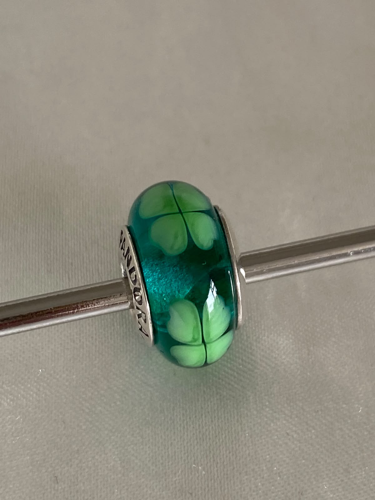 Pre-owned Pandora "Kiss Me, I'm Irish" Four-Leaf Clover Murano Glass Charm, 790927, Sterling Silver