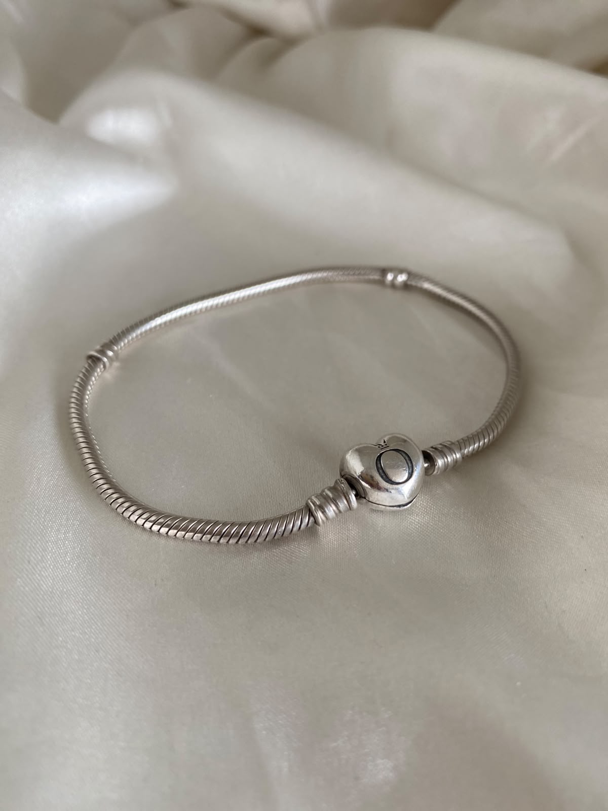 Pre-owned Pandora Moments Heart Clasp Snake Chain Bracelet, 590719, Sterling Silver 21.cm long