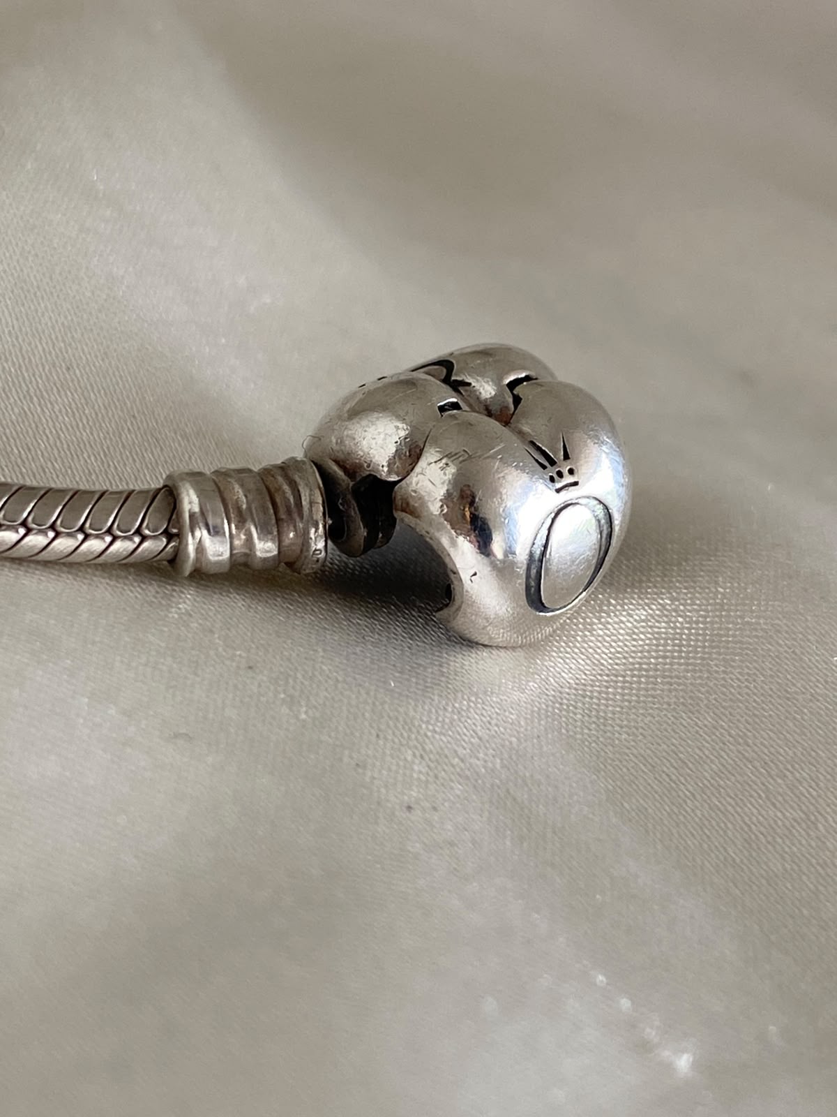 Pre-owned Pandora Moments Heart Clasp Snake Chain Bracelet, 590719, Sterling Silver 21.cm long