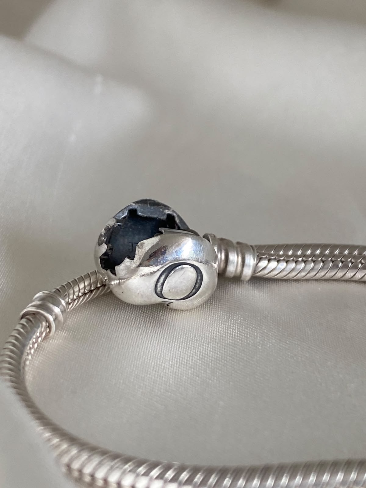 Pre-owned Pandora Moments Heart Clasp Snake Chain Bracelet, 590719, Sterling Silver 21.cm long