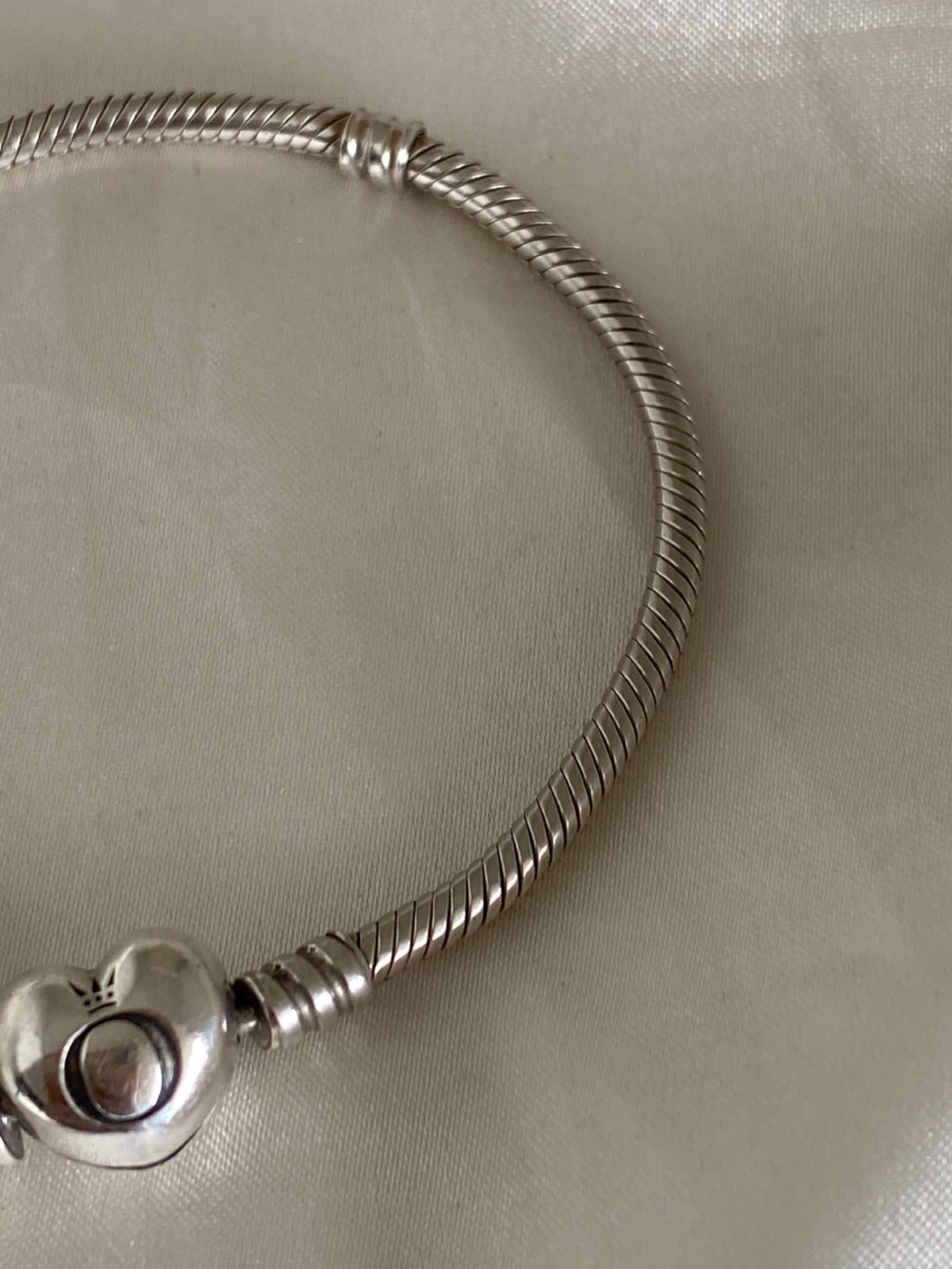 Pre-owned Pandora Moments Heart Clasp Snake Chain Bracelet, 590719, Sterling Silver 21.cm long