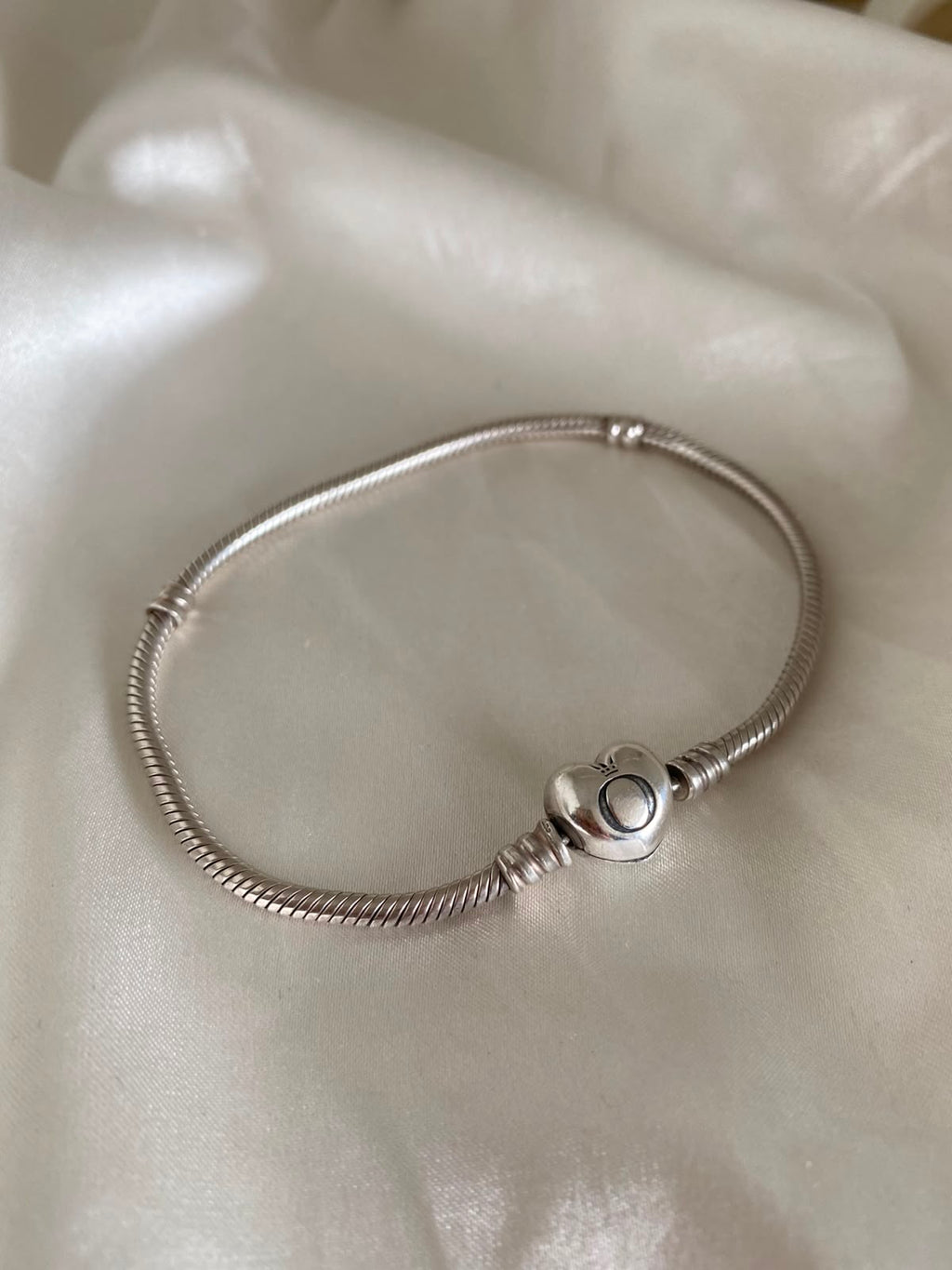 Pre-owned Pandora Moments Heart Clasp Snake Chain Bracelet, 590719, Sterling Silver 21.cm long