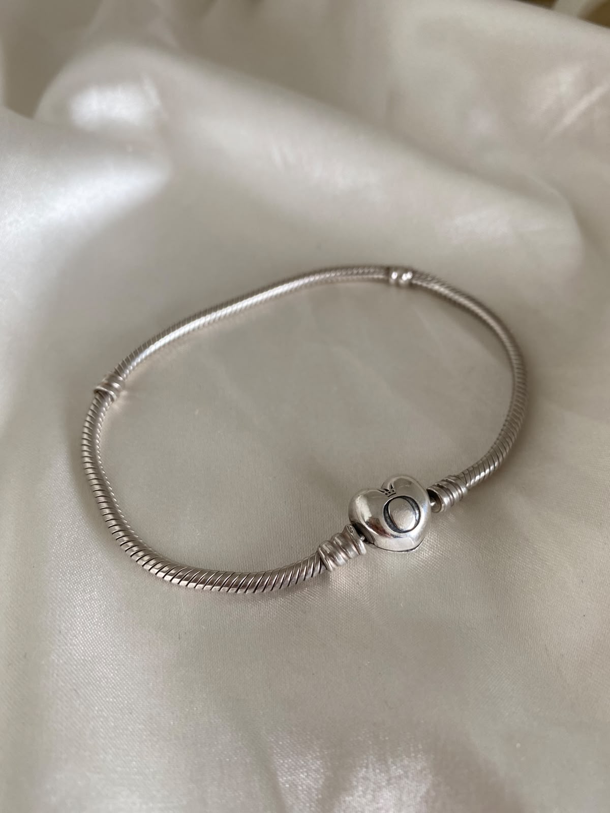 Pre-owned Pandora Moments Heart Clasp Snake Chain Bracelet, 590719, Sterling Silver 21.cm long