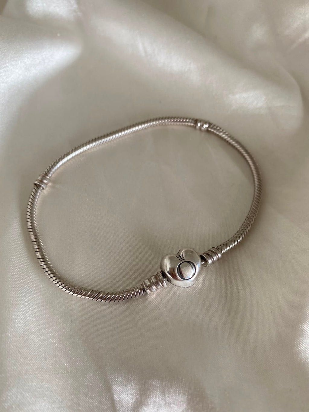 Pre-owned Pandora Moments Heart Clasp Snake Chain Bracelet, 590719, Sterling Silver 21.cm long