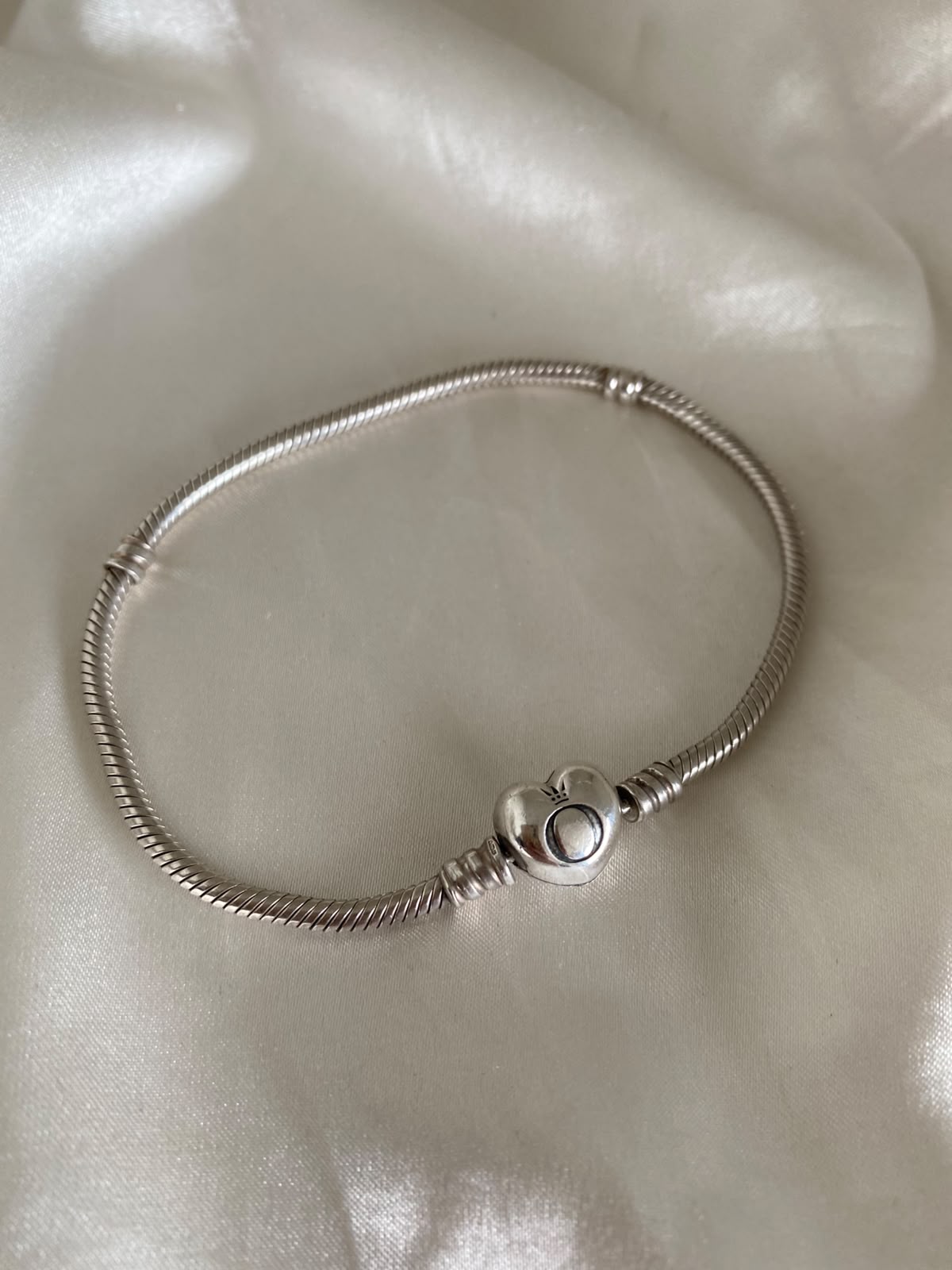 Pre-owned Pandora Moments Heart Clasp Snake Chain Bracelet, 590719, Sterling Silver 21.cm long