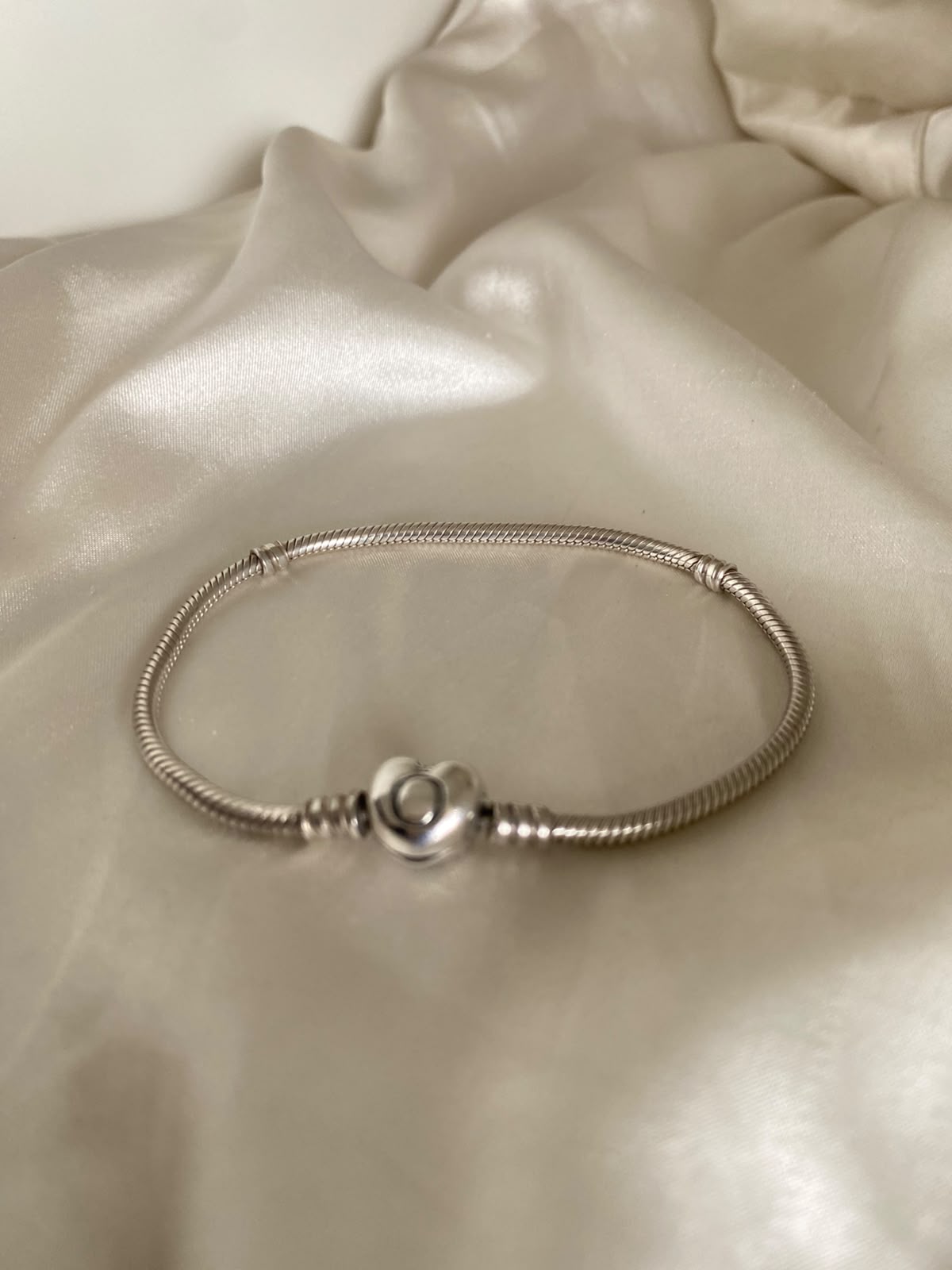 Pre-owned Pandora Moments Heart Clasp Snake Chain Bracelet, 590719, Sterling Silver 21.cm long